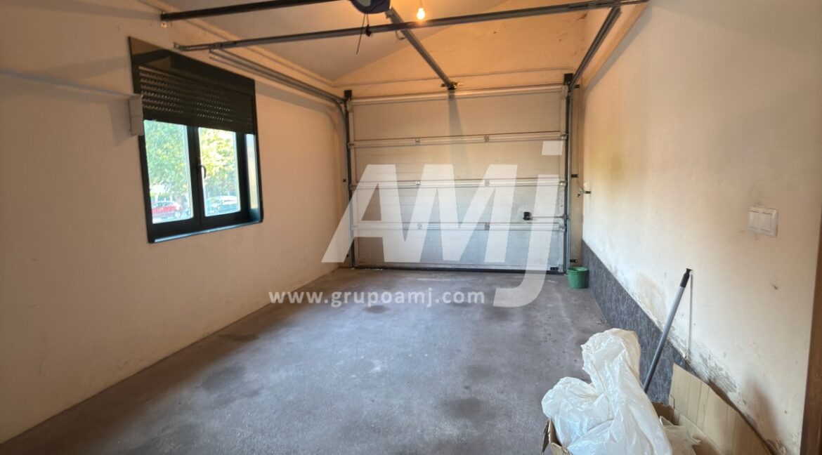 amj_re357_11