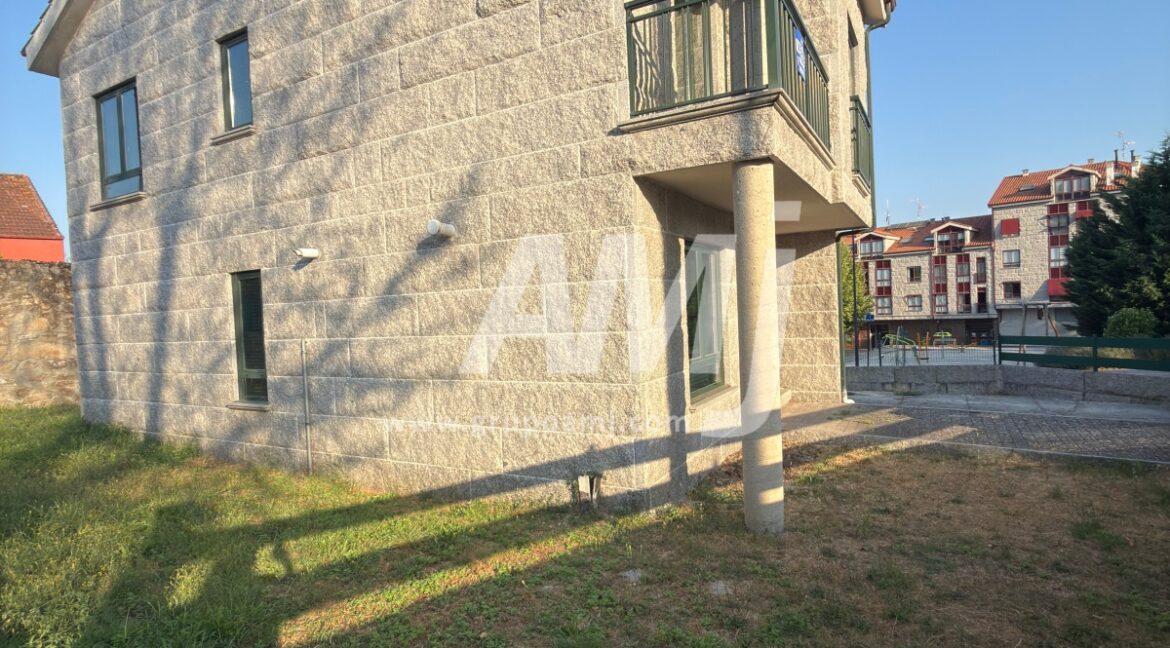 amj_re357_24