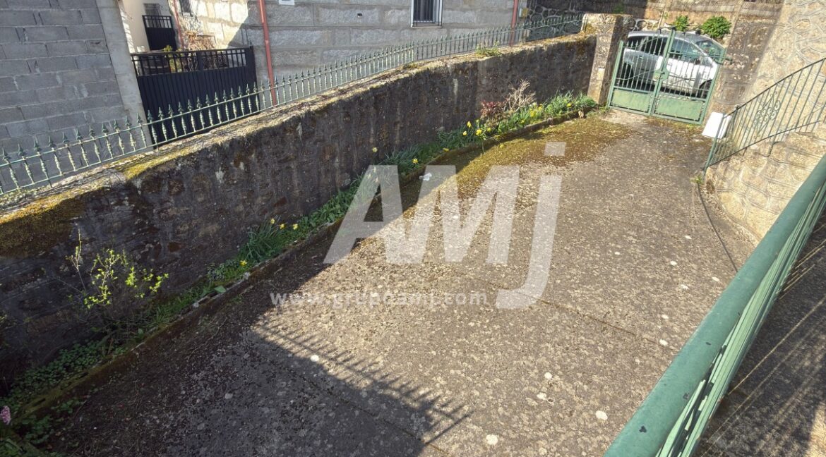 amj_re357_9