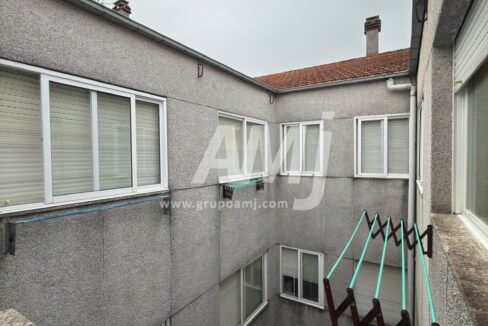 amj_re357_11