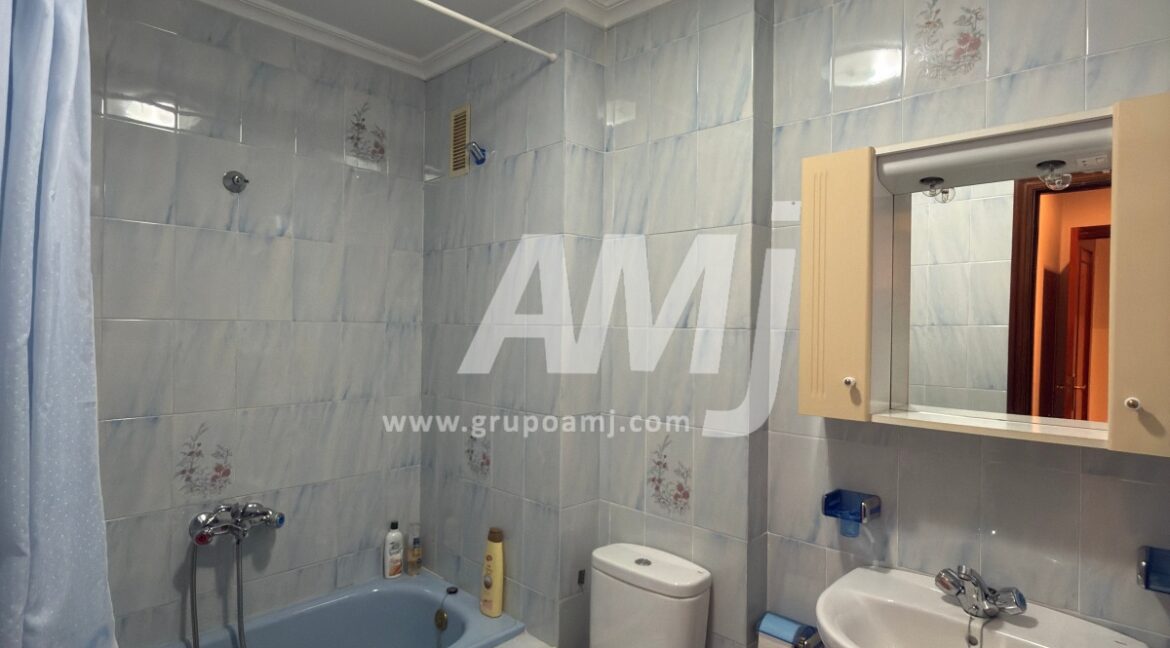 amj_re357_12